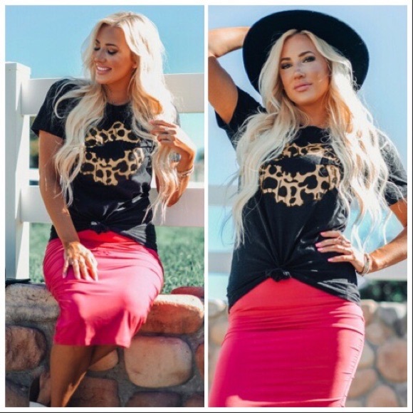 NEW‼️Black Vintage Kiss Leopard Lip- top tee - Picture 4 of 6